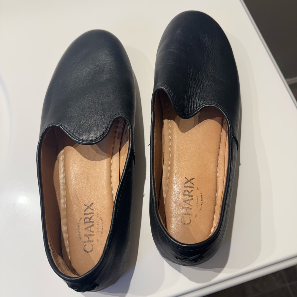 Black Minimalist Flats Slip-On Shoes